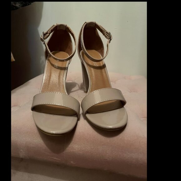 BAMBOO Women's Single Band Chunky Heel Sandal with Ankle Strap, 6.5 - Picture 3 of 7